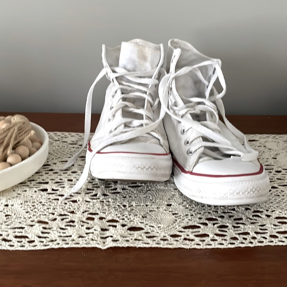 Men’s white high top converse!